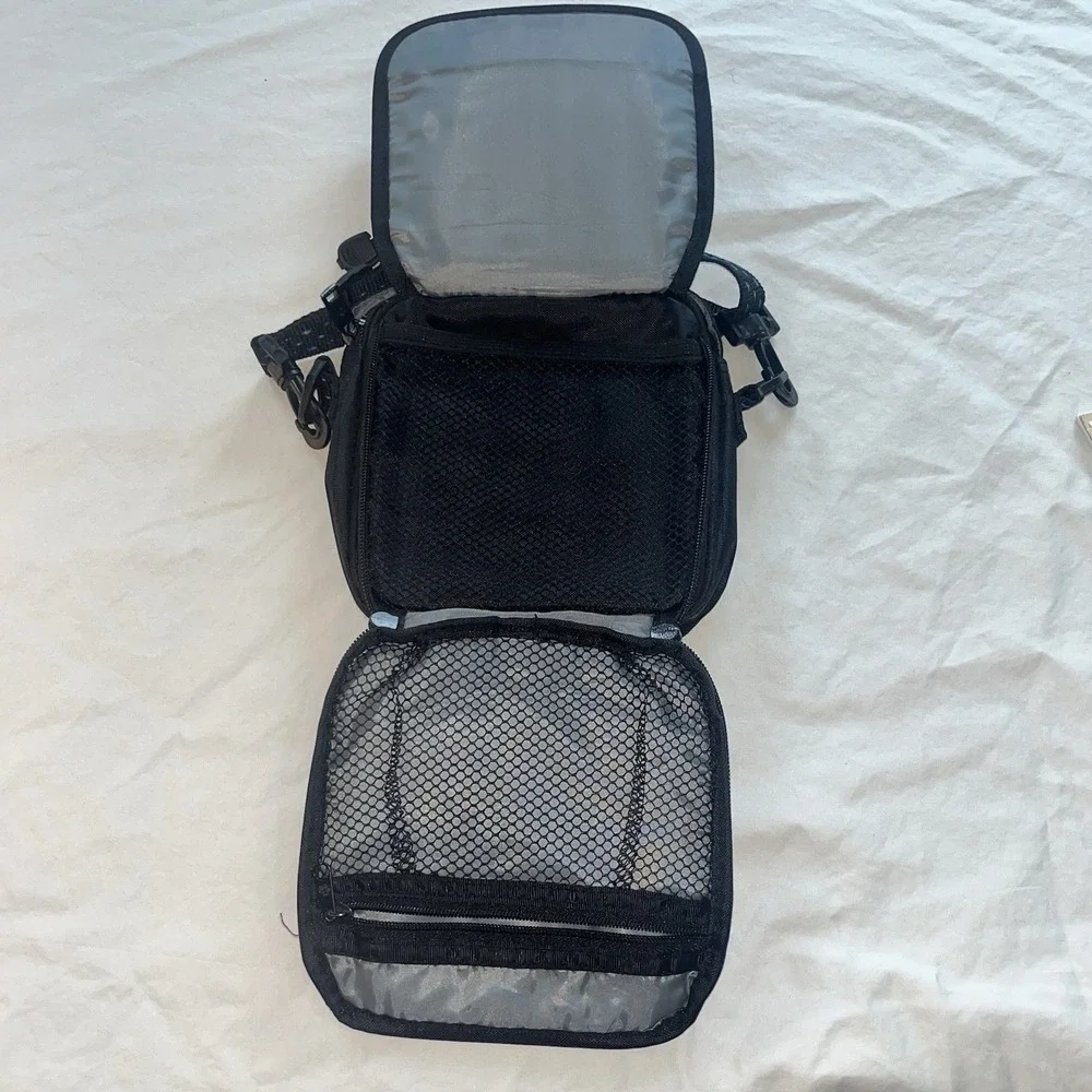 Samsonite Small Black Padded Camera‎ Bag Case Strap & Several Compartments